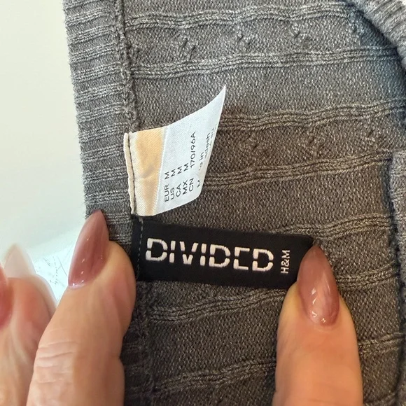 #347 H&M Dark Gray Cable Knit Cardigan. Excellent Condition. Size M - Picture 7 of 10